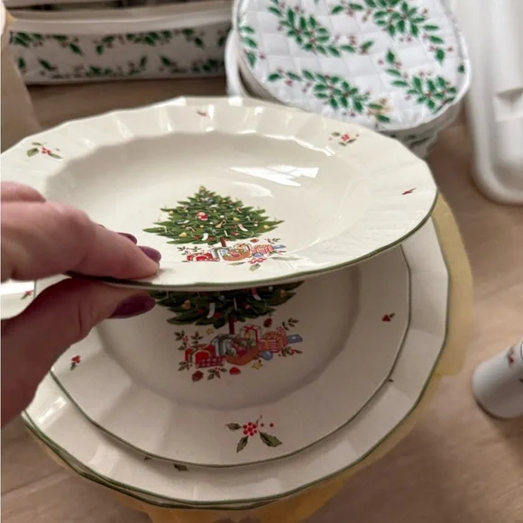 Full set Service for 12 Retired Studio Nova Christmas Dinnerware NWOT - Picture 11 of 13